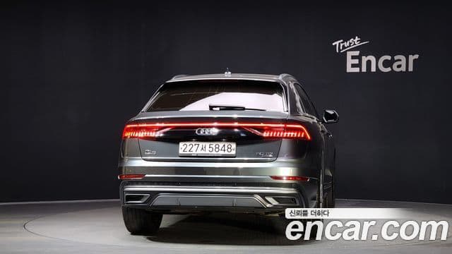 Audi Q7 2020 — ფოტო 4/20