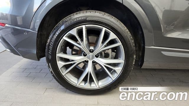 Audi Q7 2020 — ფოტო 5/20
