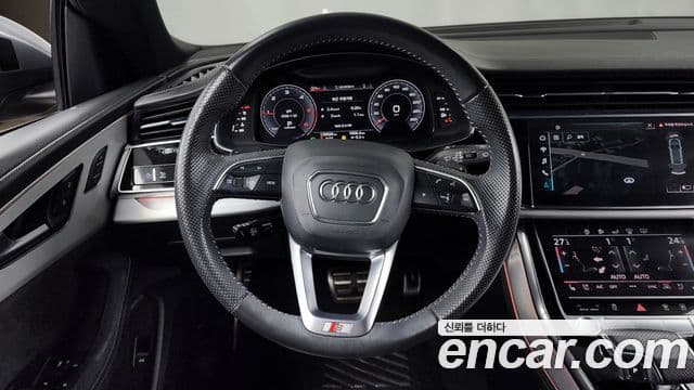 Audi Q7 2020 — ფოტო 13/20