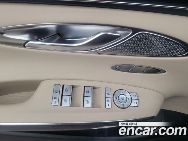Genesis GV70 2021 — фото 13 из 16