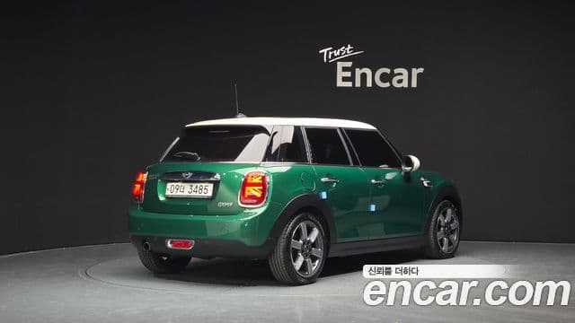 Mini Cooper 2019 — ფოტო 2/20