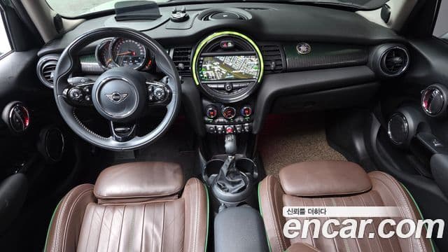 Mini Cooper 2019 — ფოტო 7/20