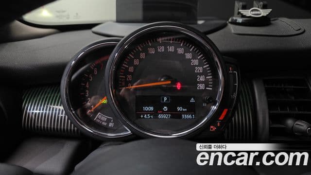 Mini Cooper 2019 — ფოტო 8/20