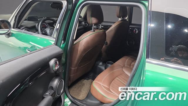 Mini Cooper 2019 — ფოტო 11/20