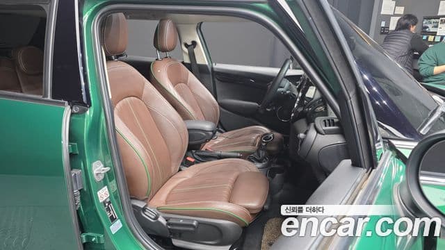 Mini Cooper 2019 — ფოტო 12/20