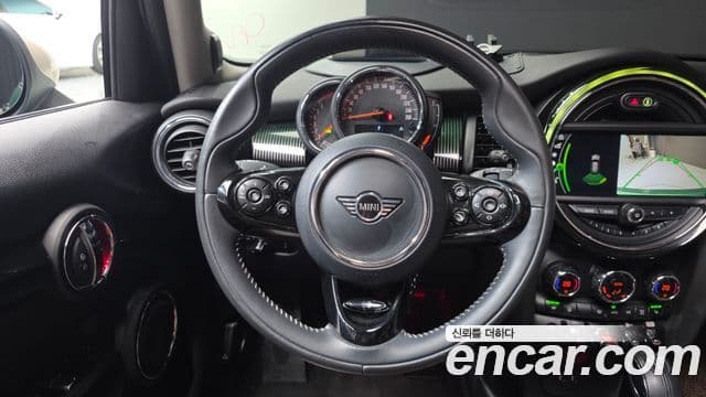 Mini Cooper 2019 — ფოტო 13/20