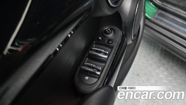 Mini Cooper 2019 — ფოტო 14/20