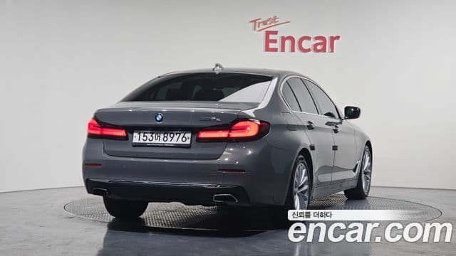 BMW 5 Series 2020 — ფოტო 2/20