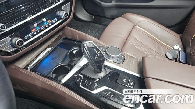 BMW 5 Series 2020 — ფოტო 9/20