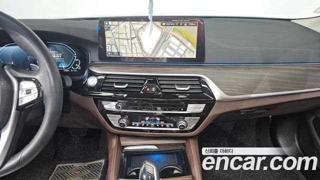 BMW 5 Series 2020 — ფოტო 14/20