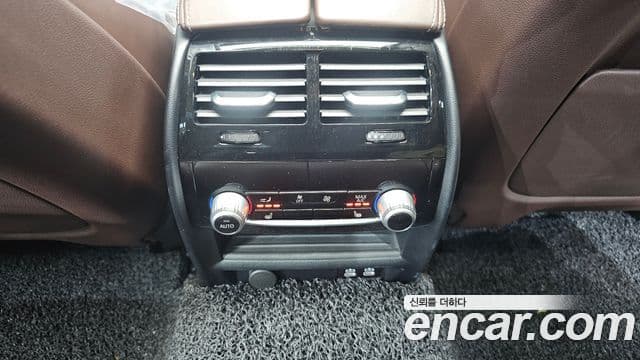 BMW 5 Series 2020 — ფოტო 18/20