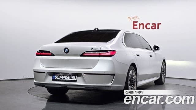 BMW 7 Series 2023 — фото 2 из 20