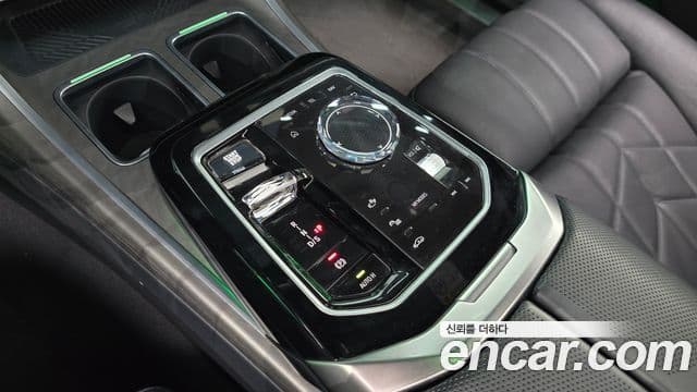 BMW 7 Series 2023 — ფოტო 9/20