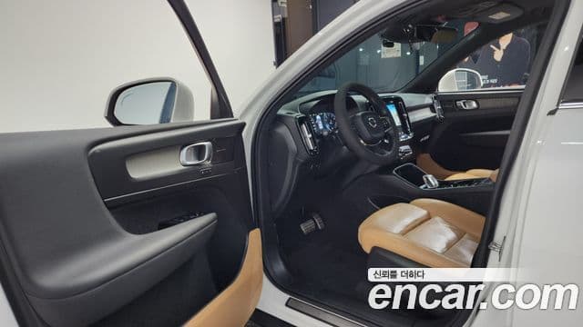 Volvo XC40 2021 — Şəkil 10/20