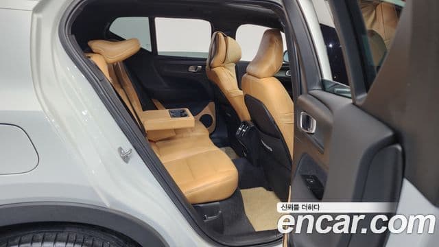 Volvo XC40 2021 — Şəkil 12/20