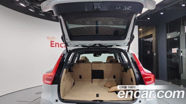 Volvo XC40 2021 — Şəkil 20/20