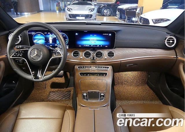 Mercedes-Benz E-Class 2023 — фото 10 из 20