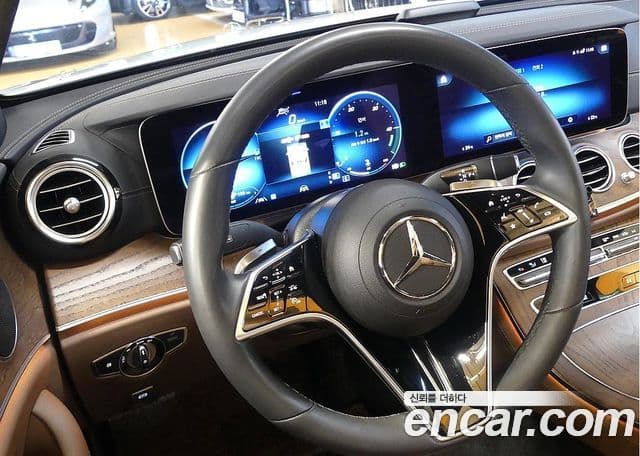 Mercedes-Benz E-Class 2023 — Şəkil 12/20