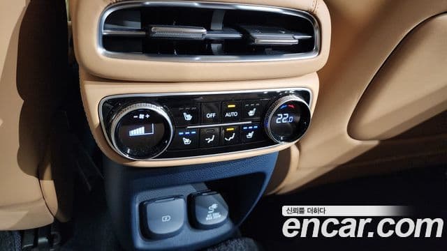 Genesis GV80 2021 — ფოტო 19/20