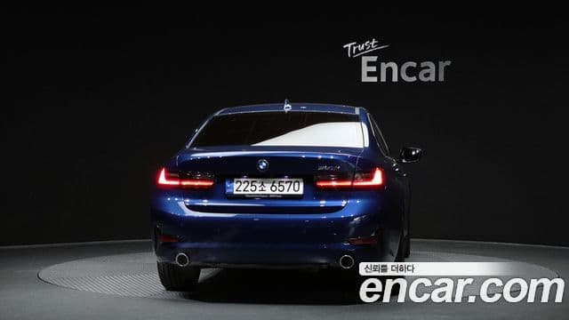 BMW 3 Series 2022 — ფოტო 4/20
