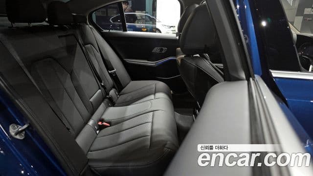 BMW 3 Series 2022 — фото 12 из 20
