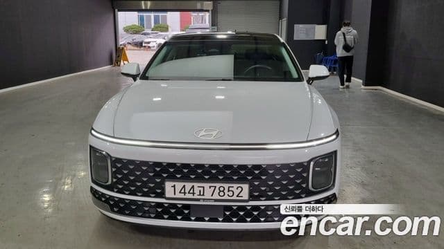 Hyundai Grandeur 2023 — ფოტო 2/18