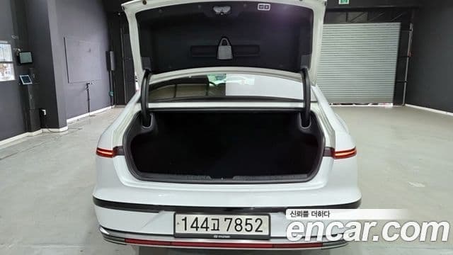 Hyundai Grandeur 2023 — ფოტო 18/18