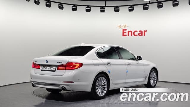 BMW 5 Series 2018 — Photo 14/20