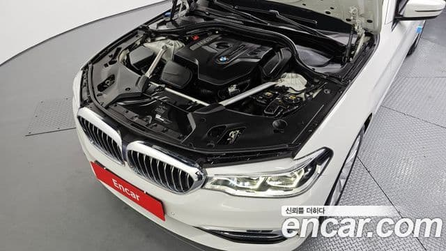 BMW 5 Series 2018 — Photo 6/20