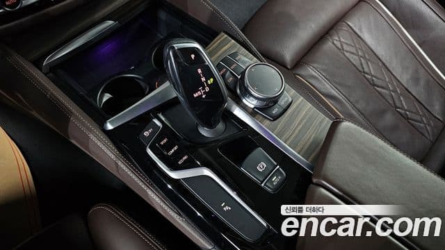 BMW 5 Series 2018 — Photo 12/20