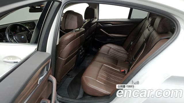 BMW 5 Series 2018 — Photo 17/20