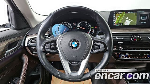 BMW 5 Series 2018 — Photo 19/20