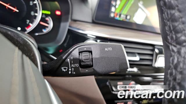 BMW 5 Series 2018 — Photo 9/20