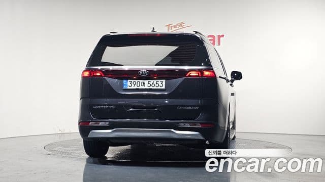 Kia Carnival 2021 — ფოტო 4/20