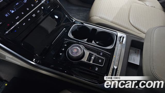 Kia Carnival 2021 — ფოტო 9/20