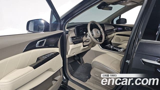 Kia Carnival 2021 — ფოტო 10/20