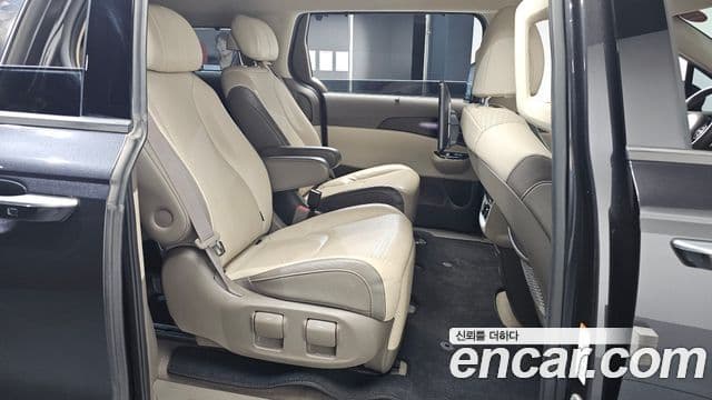 Kia Carnival 2021 — ფოტო 12/20