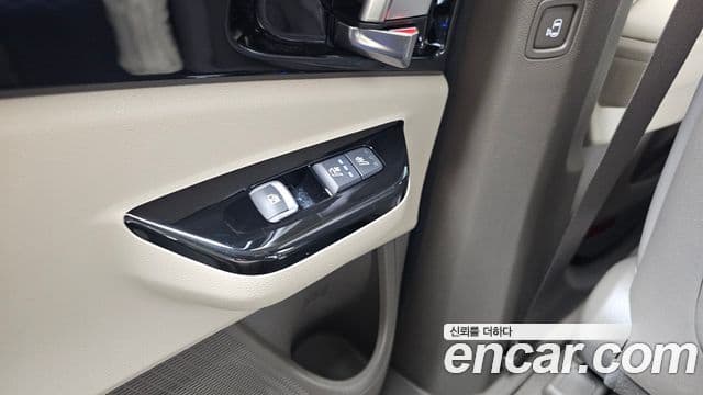Kia Carnival 2021 — ფოტო 18/20