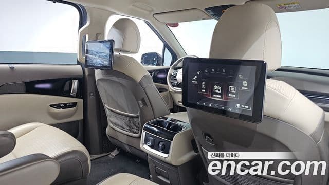 Kia Carnival 2021 — ფოტო 19/20