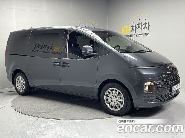 Hyundai Staria 2023 — ფოტო 9/20