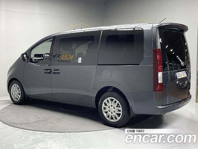 Hyundai Staria 2023 — ფოტო 1/20