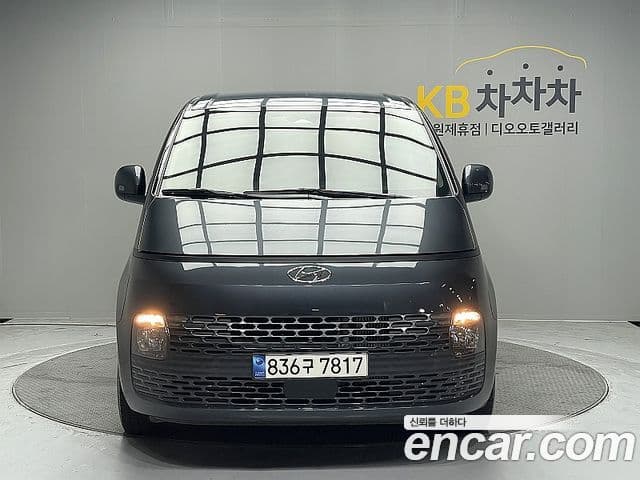 Hyundai Staria 2023 — ფოტო 2/20