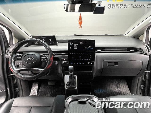 Hyundai Staria 2023 — фото 10 из 20