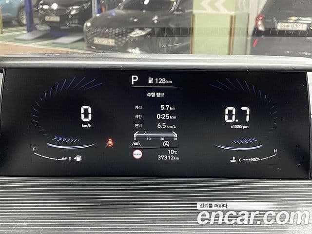 Hyundai Staria 2023 — фото 6 из 20