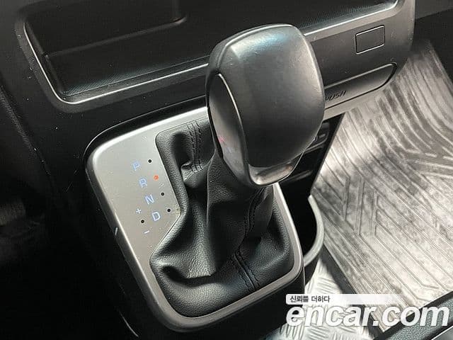 Hyundai Staria 2023 — ფოტო 7/20