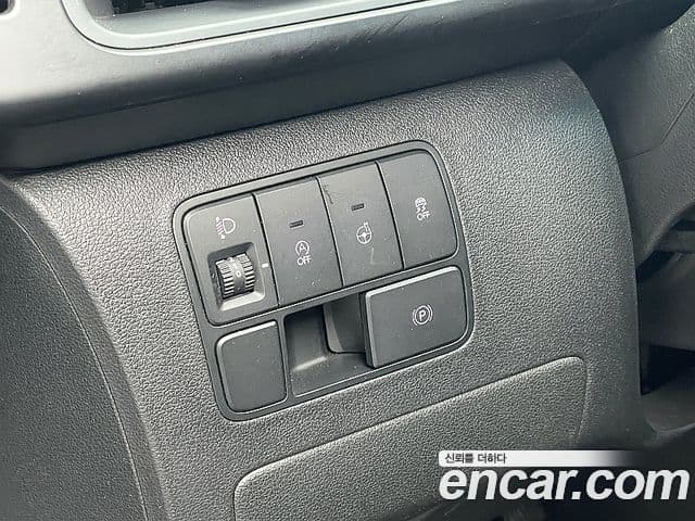 Hyundai Staria 2023 — ფოტო 13/20