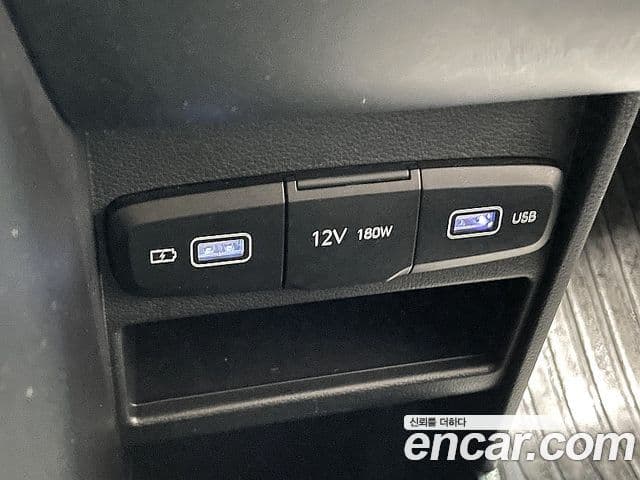 Hyundai Staria 2023 — ფოტო 19/20