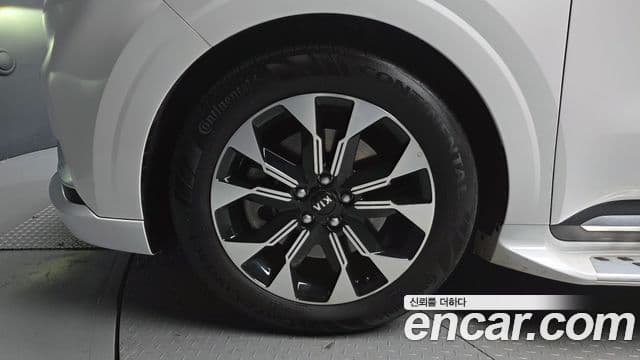 Kia Carnival 2021 — ფოტო 5/20