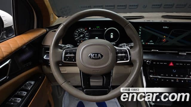 Kia Carnival 2021 — ფოტო 13/20
