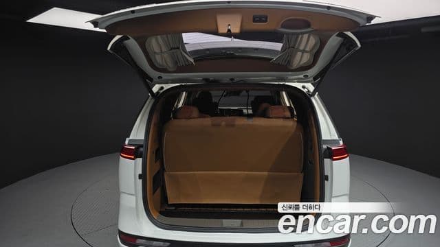 Kia Carnival 2021 — ფოტო 20/20